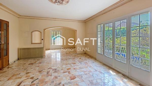 Maison familiale aux beaux volumes avec piscine – Proche centre de Six-Fours-les-Plages