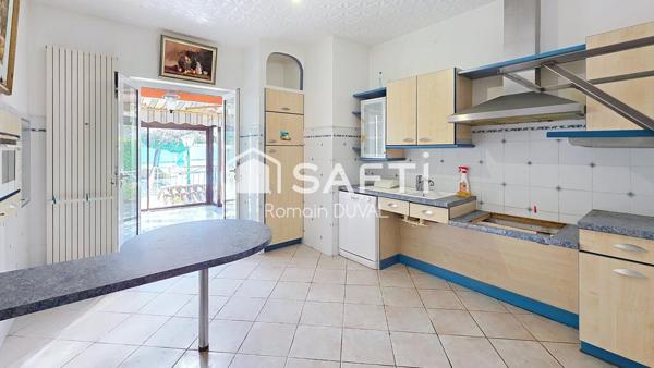 Maison familiale aux beaux volumes avec piscine – Proche centre de Six-Fours-les-Plages