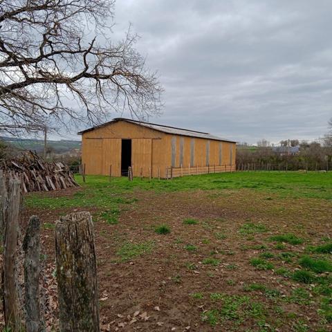 SAUVETERRE - BATIMENT DE 180M² Sauveterre de rouergue