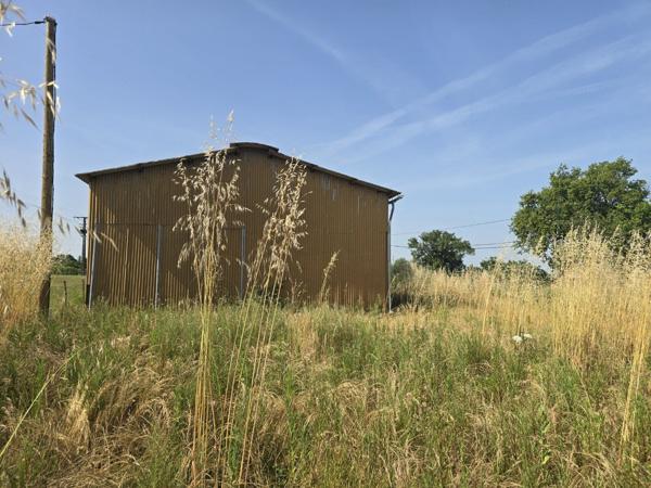 SAUVETERRE - BATIMENT DE 180M² Sauveterre de rouergue