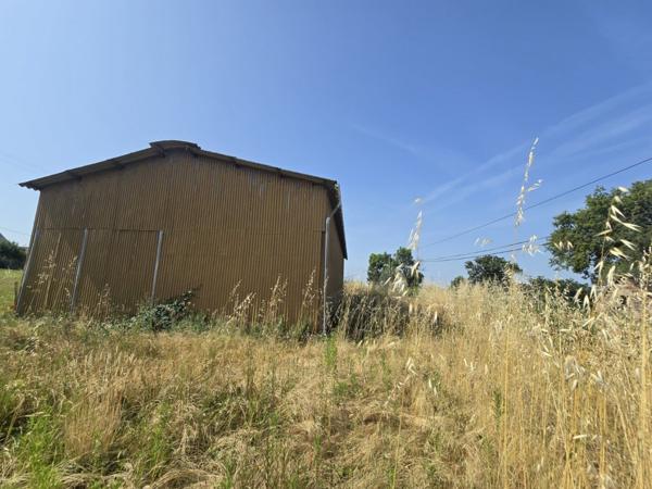 SAUVETERRE - BATIMENT DE 180M² Sauveterre de rouergue