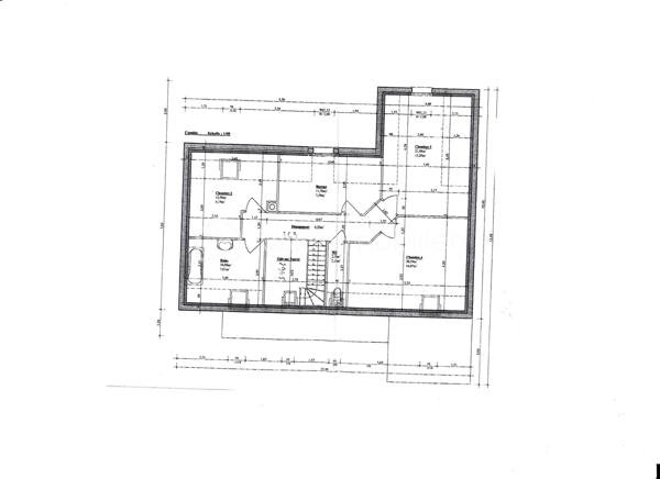 Une maison bien pensée, agréable à vivre au quotidien, avec les volumes et la configuration que beaucoup recherchent.

👉 Une pièce de vie d’environ 43 m², ouverte sur l’extérieur
👉 Vie de plain-pied avec chambre et salle de bain au rez-de-chaussée
👉 À l’étage : 3 chambres + bureau
👉 Cellier et garage pour le côté pratique

Implantée sur un terrain de 978 m², la maison bénéficie d’une exposition ouest, idéale pour profiter des fins de journée ensoleillées.
Le jardin est entièrement clos, parfait pour les enfants ou les animaux.

Construite en 2013, elle offre un cadre de vie confortable avec de bonnes performances énergétiques (DPE : C / GES : A) et un chauffage électrique.

💰 Taxe foncière : environ 1 300 €


📞 Disponible pour vous la faire découvrir.