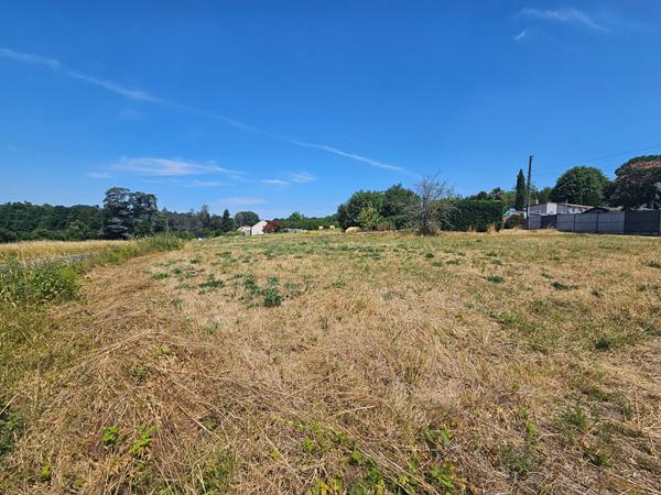 TERRAIN CONSTRUCTIBLE A LA FLECHE