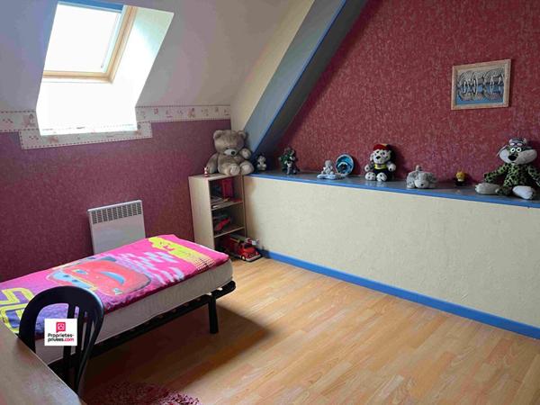 Proche de SEES L'EVECHE (61500)  PROPRIETE , 9 pièce(s)  220 m2 environ, 5 chambres, PRIX  239 000, honoraires 4,82% inclus à la charge de l'acquéreur, soit  228 000 hors honoraires