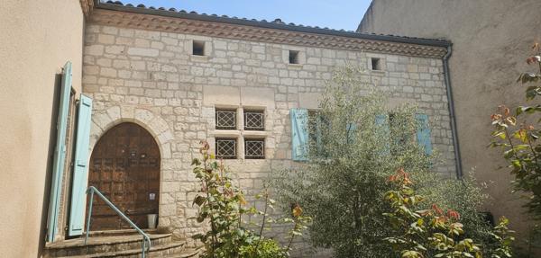 Élégante demeure en pierre du XVIIe siècle avec jardins et vue imprenable à Lauzerte Lauzerte