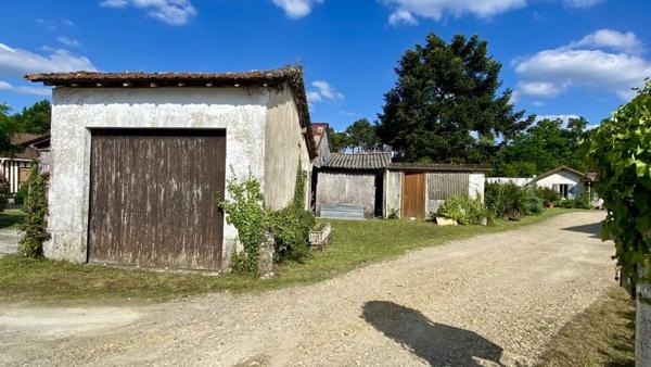 Luxey - Maison de village - 4 ch - Dépendances - 1700m2 de terrain - Landes (40) - Nouvelle Aquitaine