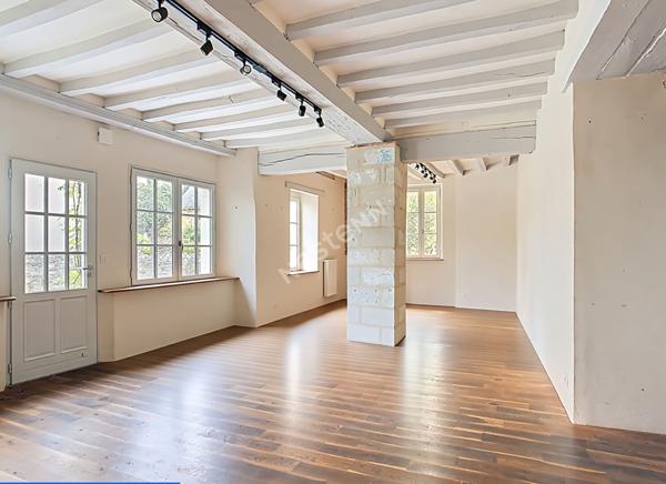 Maison de maître de 270m2, 9 pièces, à vendre dans le centre de Montreuil-sur-Maine