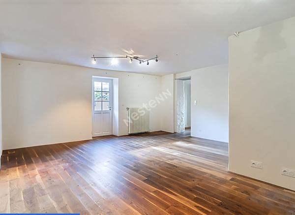 Maison de maître de 270m2, 9 pièces, à vendre dans le centre de Montreuil-sur-Maine