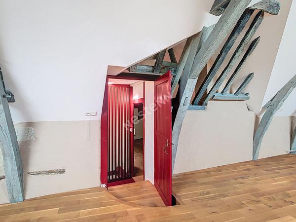 Maison de maître de 270m2, 9 pièces, à vendre dans le centre de Montreuil-sur-Maine