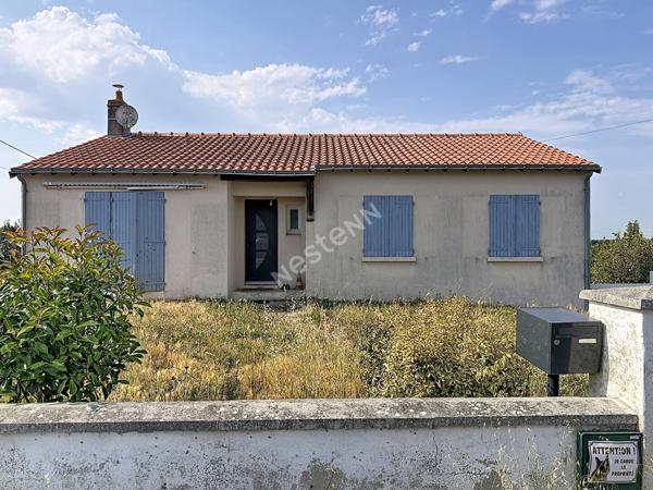 Maison 4 pièces à vendre au Mesnil en Vallée - 3 chambres - Sous-sol et jardin