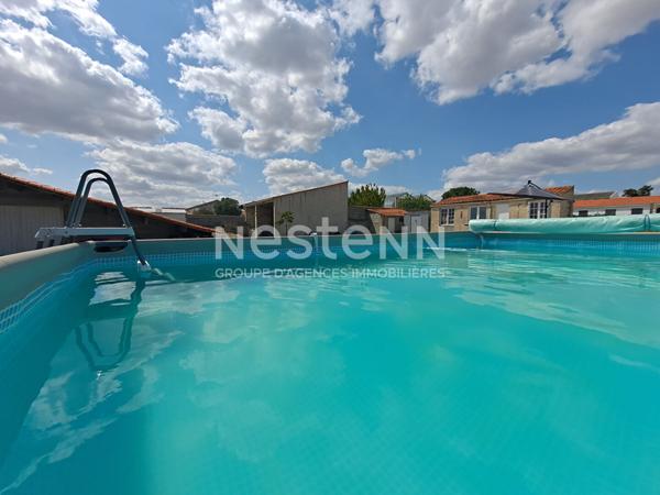 Maison 140 m² sur les hauteurs de Vix . 5 pièces, 3 chambres, garage, cave et dépendances. Piscine hors sol