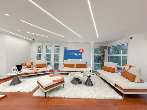 Maison cubique individuelle de 2021, de 183 m2 hab sur une parcelle d'environ 684 m2, 4 ch, jardin