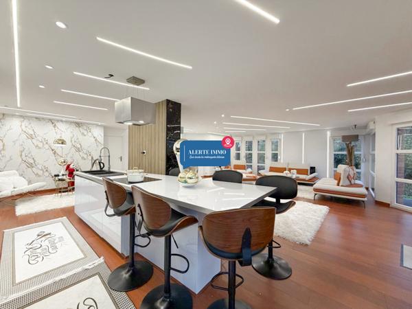 Maison cubique individuelle de 2021, de 183 m2 hab sur une parcelle d'environ 684 m2, 4 ch, jardin