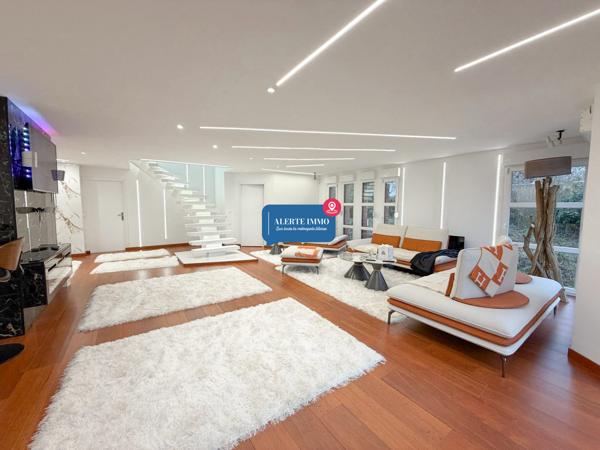 Maison cubique individuelle de 2021, de 183 m2 hab sur une parcelle d'environ 684 m2, 4 ch, jardin