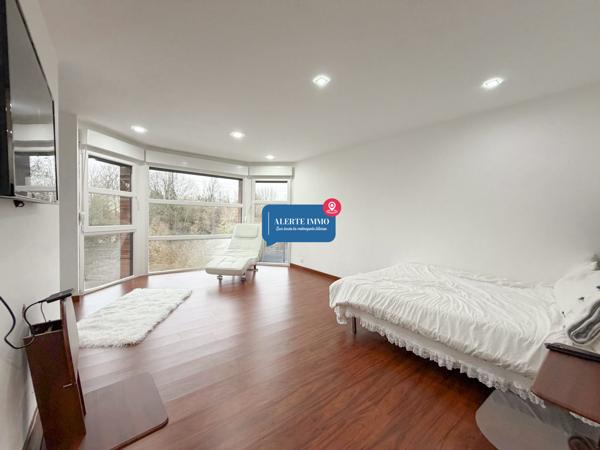 Maison cubique individuelle de 2021, de 183 m2 hab sur une parcelle d'environ 684 m2, 4 ch, jardin