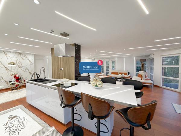 Maison cubique individuelle de 2021, de 183 m2 hab sur une parcelle d'environ 684 m2, 4 ch, jardin