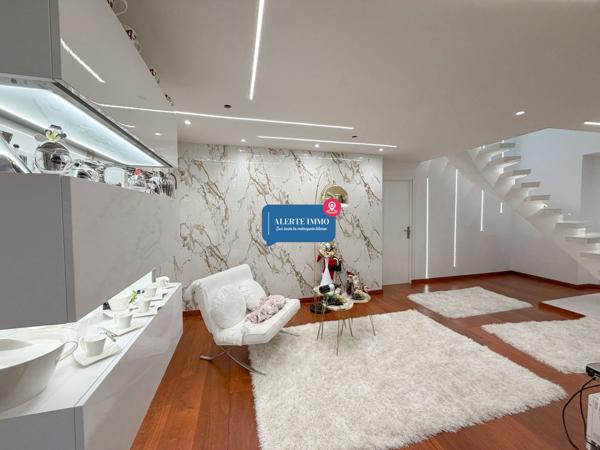 Maison cubique individuelle de 2021, de 183 m2 hab sur une parcelle d'environ 684 m2, 4 ch, jardin