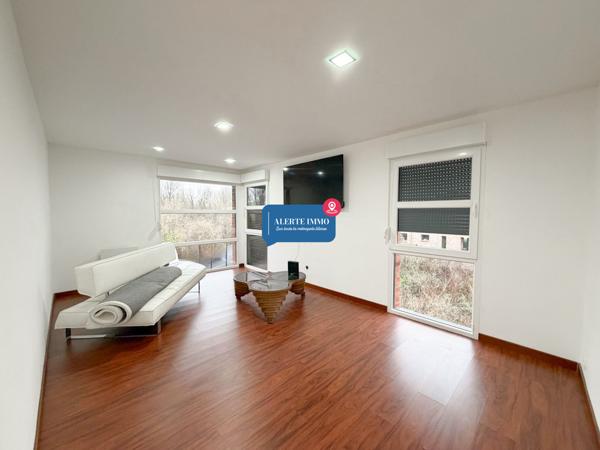 Maison cubique individuelle de 2021, de 183 m2 hab sur une parcelle d'environ 684 m2, 4 ch, jardin
