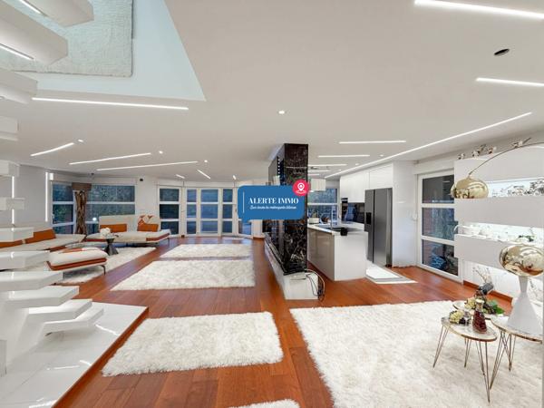 Maison cubique individuelle de 2021, de 183 m2 hab sur une parcelle d'environ 684 m2, 4 ch, jardin