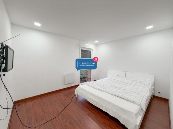 Maison cubique individuelle de 2021, de 183 m2 hab sur une parcelle d'environ 684 m2, 4 ch, jardin