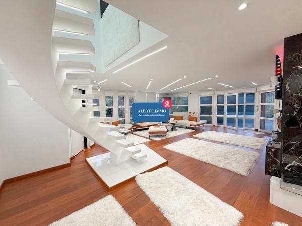 Maison cubique individuelle de 2021, de 183 m2 hab sur une parcelle d'environ 684 m2, 4 ch, jardin