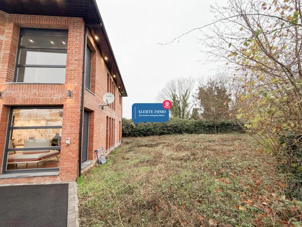 Maison cubique individuelle de 2021, de 183 m2 hab sur une parcelle d'environ 684 m2, 4 ch, jardin
