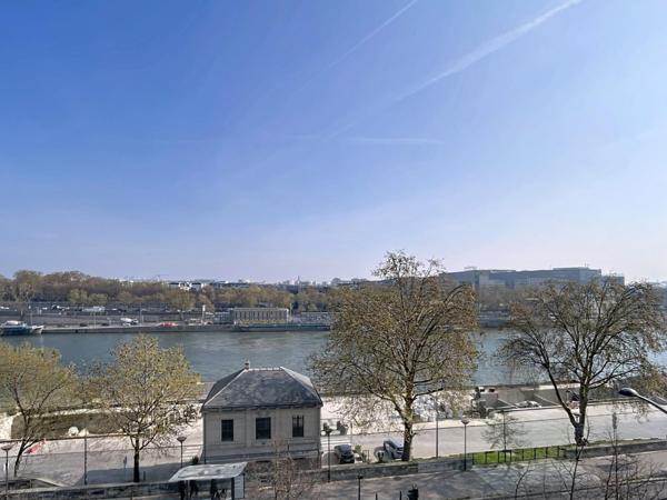 T2 vue sur Seine proche commerces et transports