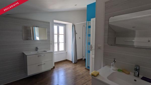 Grande demeure de bourg 17 ème rénovée