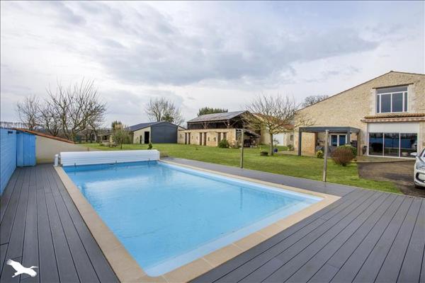 Maison à vendre |  Tonnay-Charente |  8 pièces | 469 m²