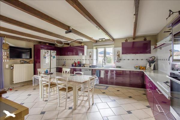 Maison à vendre |  Tonnay-Charente |  8 pièces | 469 m²