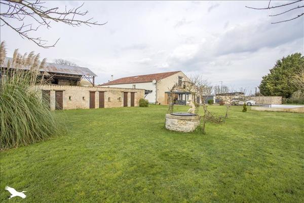 Maison à vendre |  Tonnay-Charente |  8 pièces | 469 m²