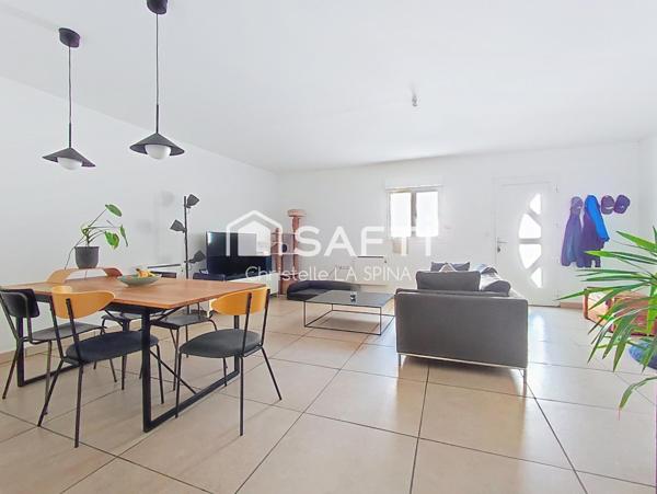 Maison de village rénovée avec stationnements privés