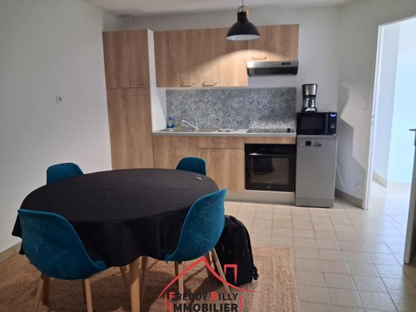Ensemble immobilier de 2 maisons de 3 chambres chacune + 2 garages