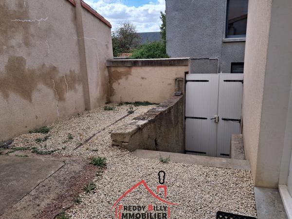 Ensemble immobilier de 2 maisons de 3 chambres chacune + 2 garages