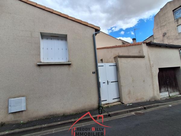 Ensemble immobilier de 2 maisons de 3 chambres chacune + 2 garages
