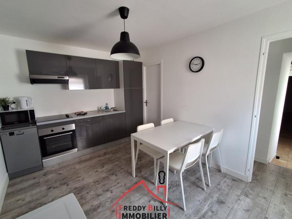 Ensemble immobilier de 2 maisons de 3 chambres chacune + 2 garages
