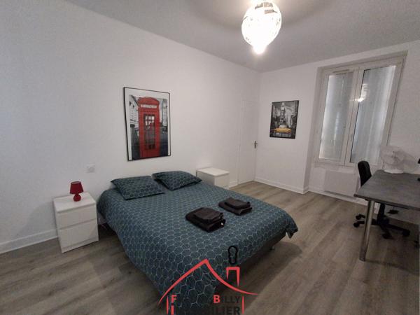 Ensemble immobilier de 2 maisons de 3 chambres chacune + 2 garages
