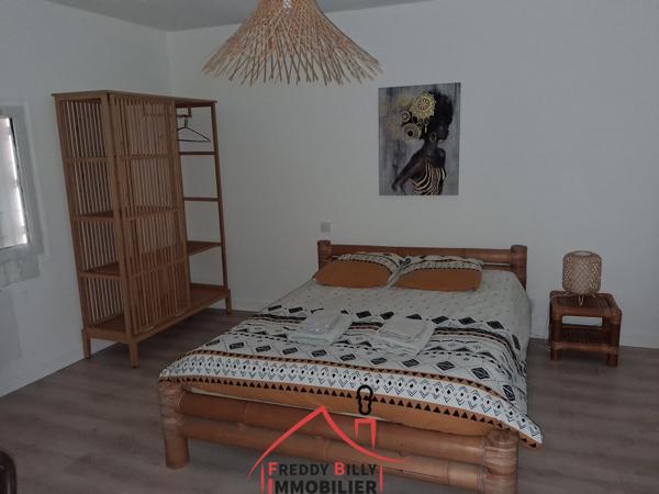 Ensemble immobilier de 2 maisons de 3 chambres chacune + 2 garages