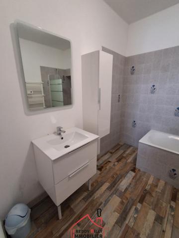 Ensemble immobilier de 2 maisons de 3 chambres chacune + 2 garages
