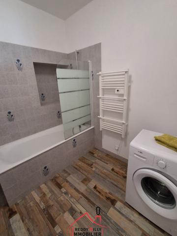 Ensemble immobilier de 2 maisons de 3 chambres chacune + 2 garages