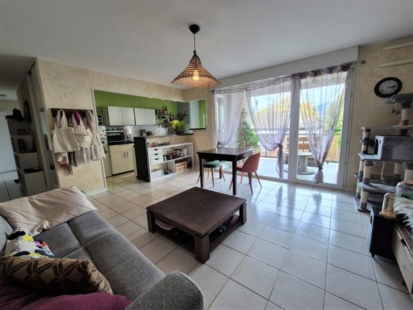 Appartement 3 pièces à vendre à Grenoble/ Rue Ampère Récent Vue montagne Garage