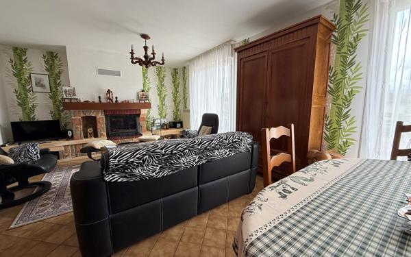 Maison à vendre    3 pièces •  Pouxeux