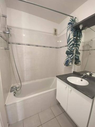 T2 Lumineux de 49 m² – Balcon, Parking, Calme – À 10 min du Centre de Bordeaux