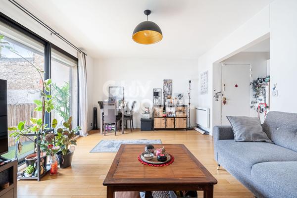 Appartement 2 pièces / terrasse, balcon, cave et parking