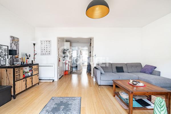 Appartement 2 pièces / terrasse, balcon, cave et parking