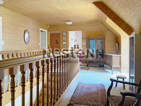 A VENDRE - Propriété de 235 m² sur 5 460 m² de terrain constructible avec fort potentiel