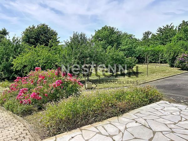 A VENDRE - Propriété de 235 m² sur 5 460 m² de terrain constructible avec fort potentiel