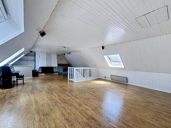 Igny Place de la Ferme  Maison moderne de  208 m²  6 chambres  Espace réception 70 m2  Jardin sans vis-à-vis  DPE C