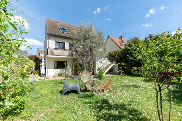 Maison Sainte Genevieve Des Bois 7 pièce(s) 138 m2 hab - 152 m² au sol