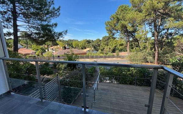 Maison à louer    5 pièces •  Arcachon